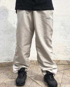 CALÇA DE TACTEL SIMPLES 2.0 BEGE - LOGO REFLETIVO na internet