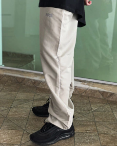 CALÇA DE TACTEL SIMPLES 2.0 BEGE - LOGO REFLETIVO - MKS