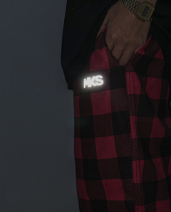 CALÇA XADREZ '' RED '' LOGO REFLETIVO na internet
