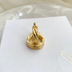 Argola orgânica P - fecho italiano banhada a ouro - Lamore