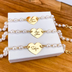 Pulseira infantil coração com pulseira em perólas - Personalizada Sob encomenda