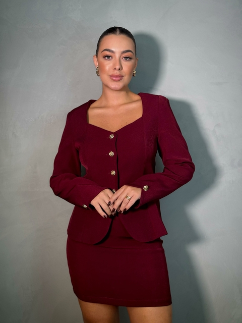 CONJUNTO DE CASAQUETO COM MINISSAIA - comprar online