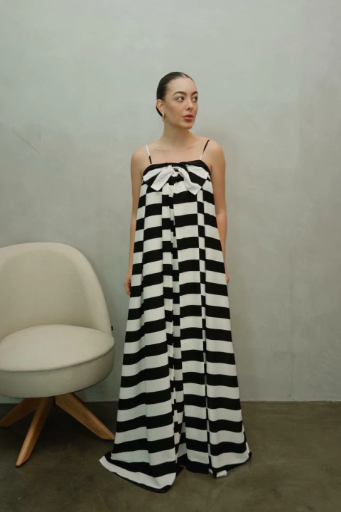 VESTIDO LONGO LISTRADO LAÇO MAIS UM - comprar online