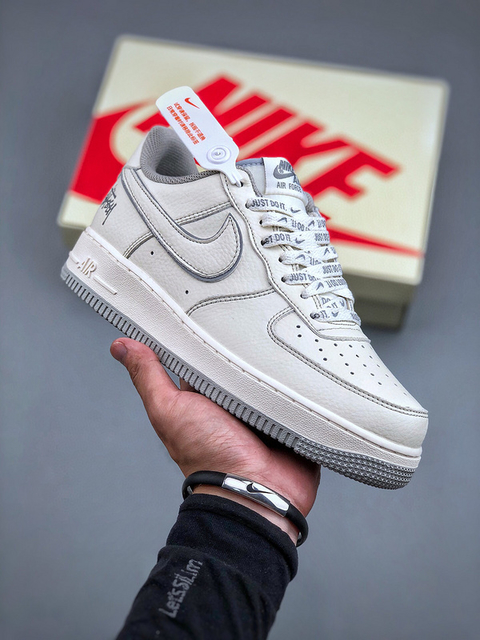 Tênis Nike Air Force 1 Low