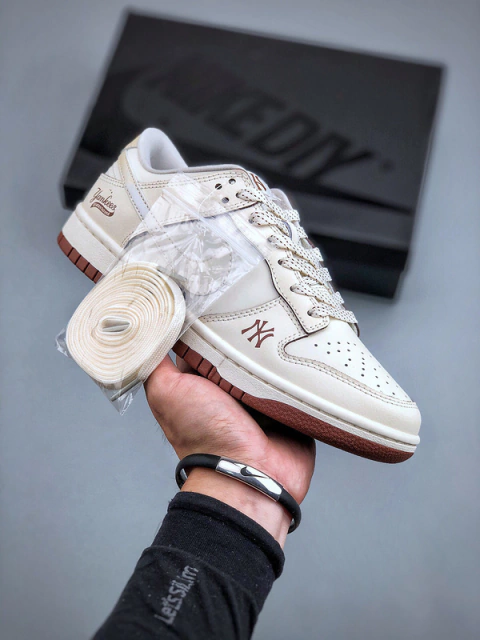 Nike SB Dunk Low MLB