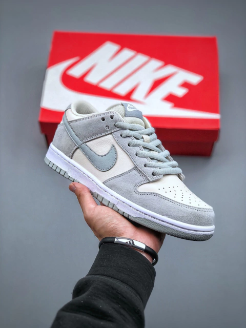 Tênis Nike SB Dunk Low - Branco/Cinza