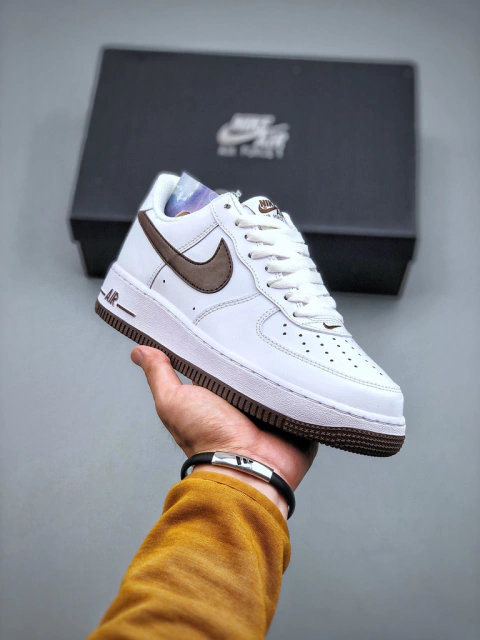 Tênis Nike Air Force 1 07 Low