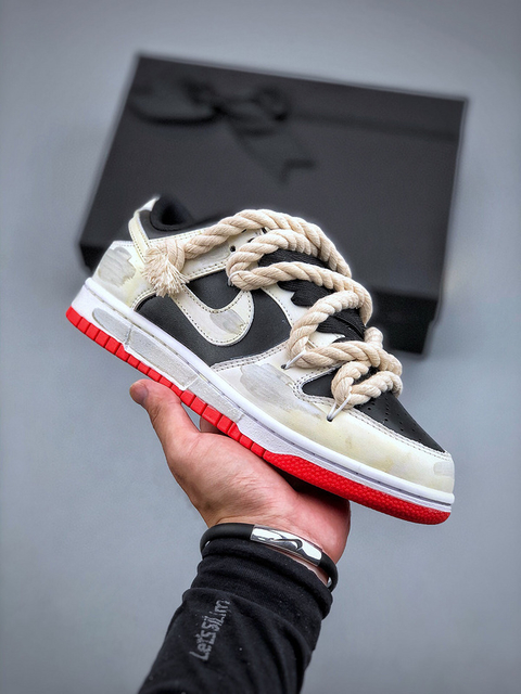 Nike SB Dunk Low Retro