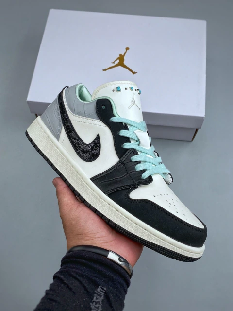 Air Jordan 1 Low "Jade Smoke"