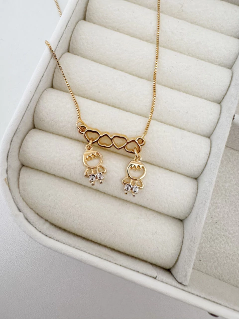 Colar Mãe de Meninos com Corações - Banhado a Ouro