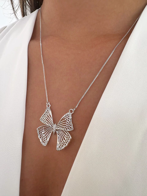 Colar Borboleta Grande Vazada - Banhado a Ródio Branco