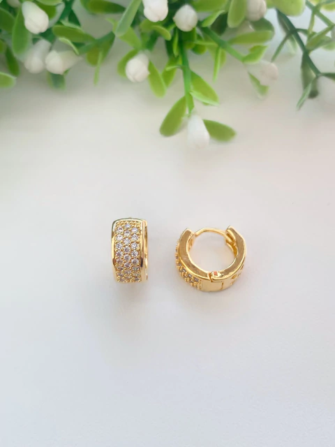 Brinco Argolinha 3 Linhas Cravejada 15mm - Banhado a Ouro