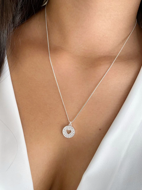 Colar Mandala Coração Cravejado Vazado - Banhado a Prata