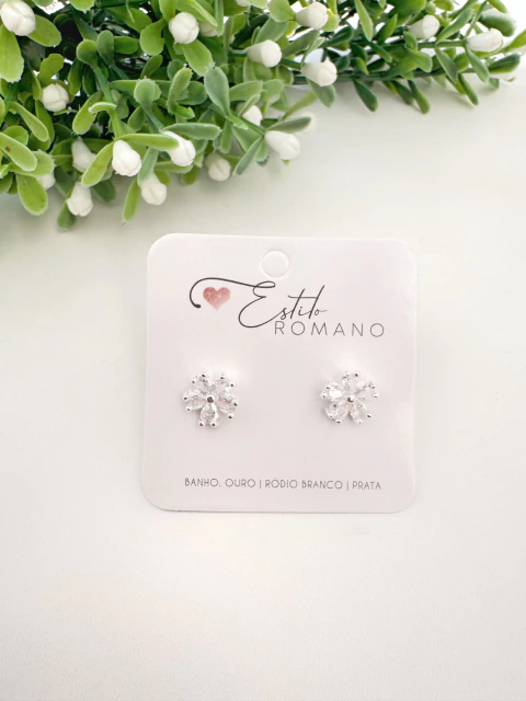 Brinco Flor Cravejada Zircônias Cristais 9mm - Banhado a Prata