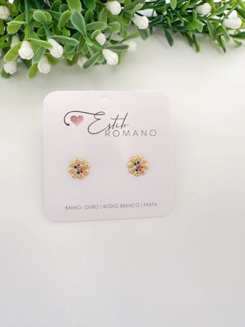 Brinco Flor Vazada com Zircônias Coloridas 7mm - Banhado a Ouro