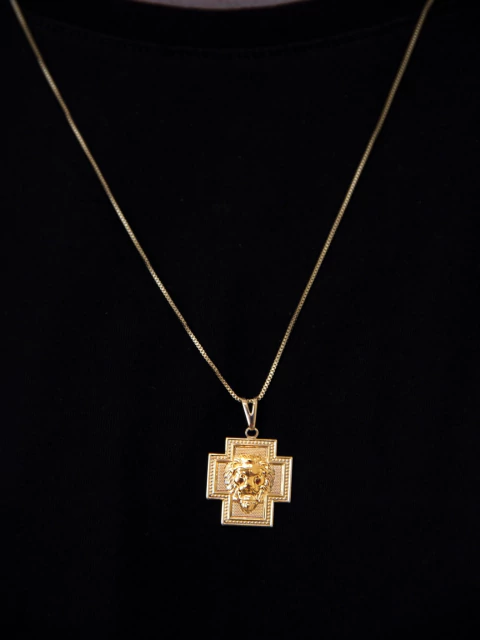 Corrente Veneziana 0.8mm - 60cm com Pingente Cruz Leão de Judá 2.2x1.8cm - Banhado a Ouro