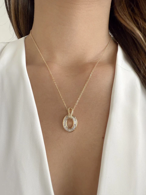 Colar Oval Cravejado Vazado - Banhado a Ouro