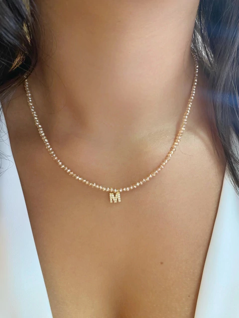 Choker Cristais Naturais Letra M - Banhado a Ouro