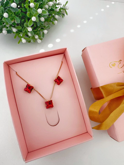 Conjunto Quadrado Zircônia Vermelha - Banhado a Ouro