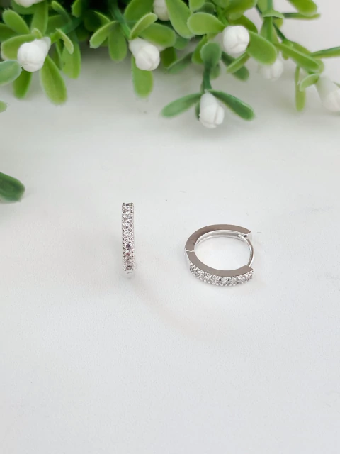 Brinco Argolinha Cravejada 12mm - Banhado a Ródio Branco