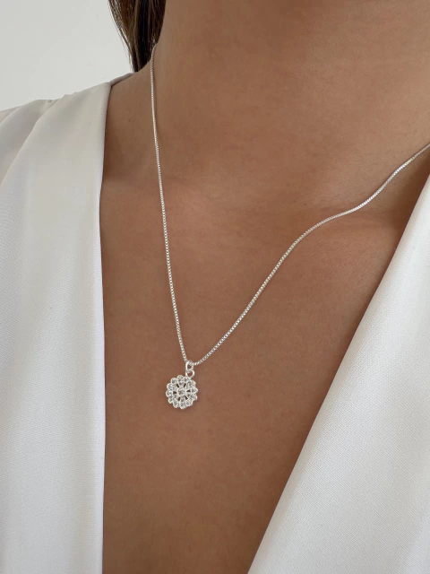 Colar Mandala Micro Zircônias Cristais Banhado a Prata