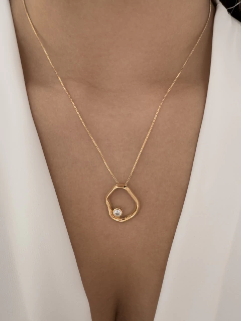 Colar Pingente Orgânico com Ponto de Luz - Banhado a Ouro