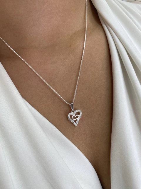 Colar Coração Cravejado ao Redor - Banhado a Prata