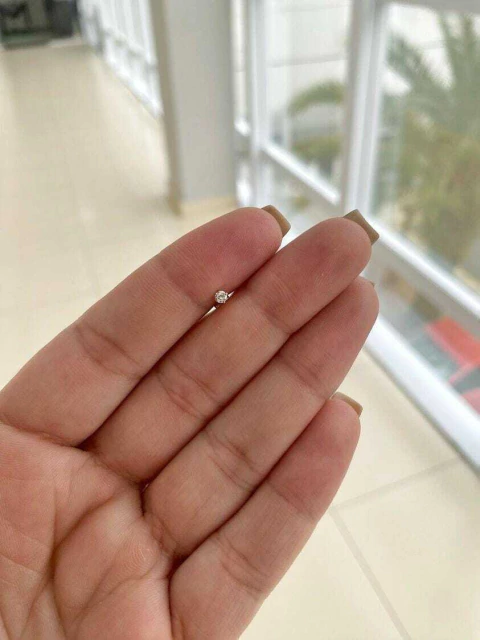 Piercing Reto Ponto de Luz Labret 2mm x 10mm em PVD Dourado