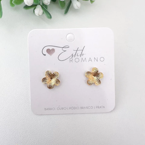 Brinco Flor Detalhada 10mm - Banhado a Ouro