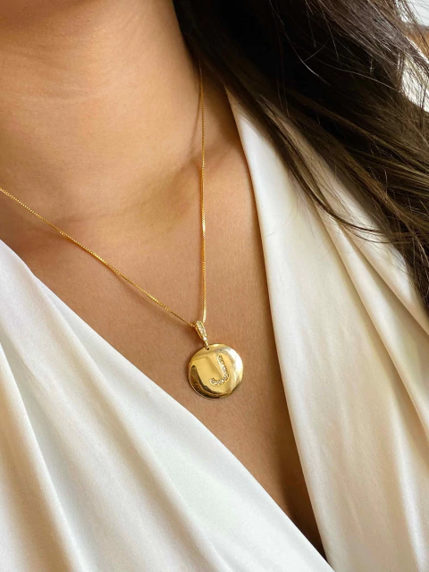 Colar Letra J - Cravejada - Banhado a Ouro 22k