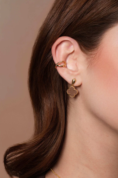 Brinco Trevo Marrom Pendente - Banhado a Ouro