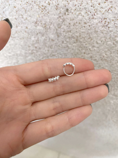 Piercing Argolinha Folhas Cravejadas Torção - Prata 925