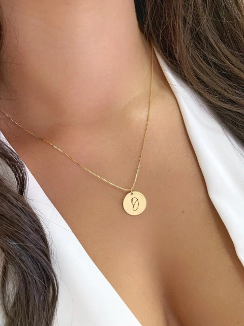 Colar Medalhinha Letra D - Banhado a Ouro