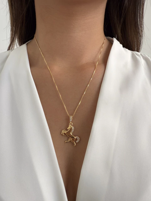 Colar Cavalo Cravejado - Banhado a Ouro