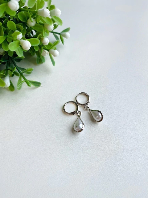 Brinco Argolinha Gota Pérola - Banhado a Ródio Branco