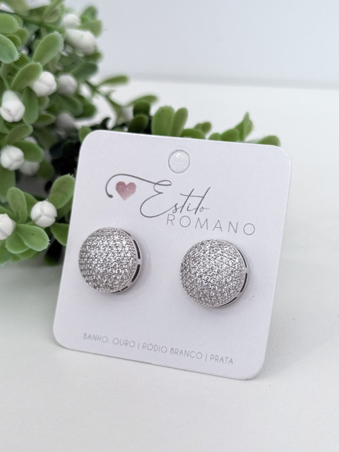 Brinco Meia Bola Cravejada 14mm - Banhado a Ródio Branco