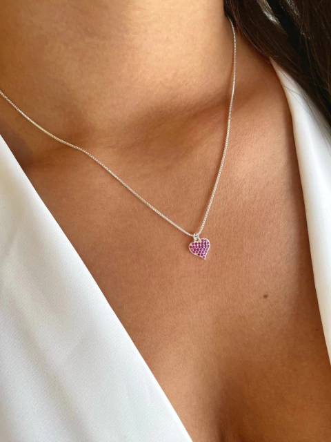 Colar Coração Cravejado com Zircônias Rosas - Banhado a Prata