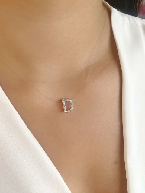 Colar de Letra D Cravejada - Nylon - Banhado a Ródio Branco