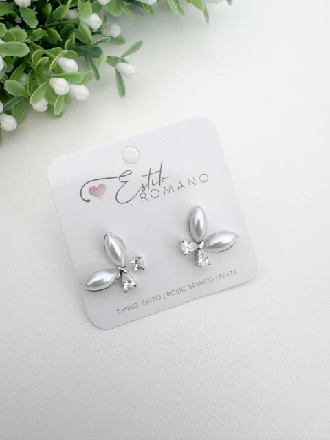 Brinco Borboleta Cravejada com Pérolas e Zircônias - Banhado a Ródio Branco