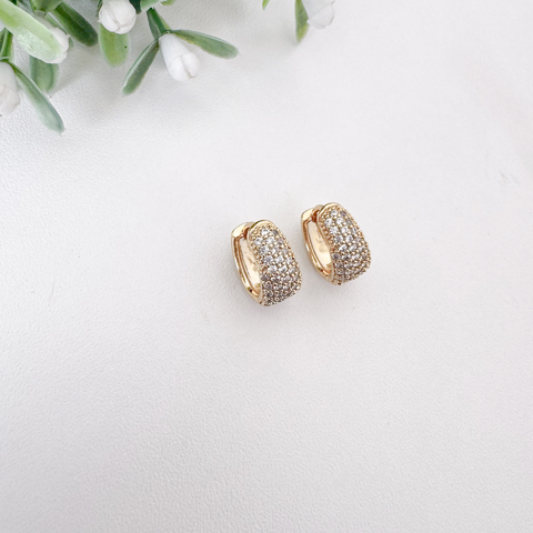 Brinco Argolinha Cravejada Oval 13mm - Banhado a Ouro