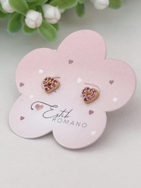 Brinco Infantil Coração Vazado Zircônias Rosas Banhado a Ouro