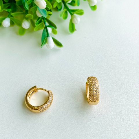Brinco Argolinha Cravejada com Zircônias - Banhado a Ouro 22k