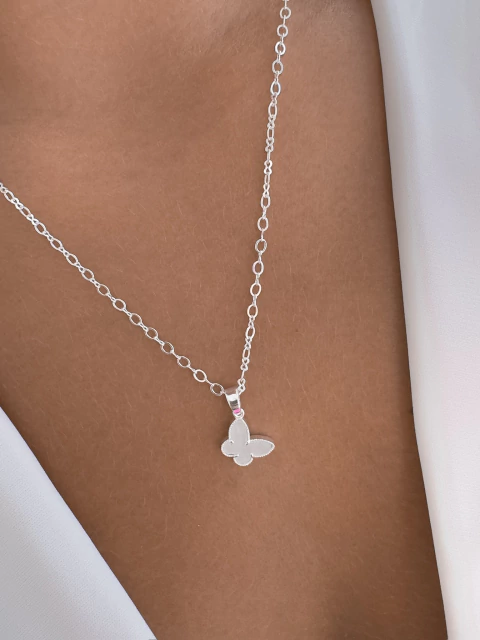 Colar Borboleta Branca - Banhado a Prata