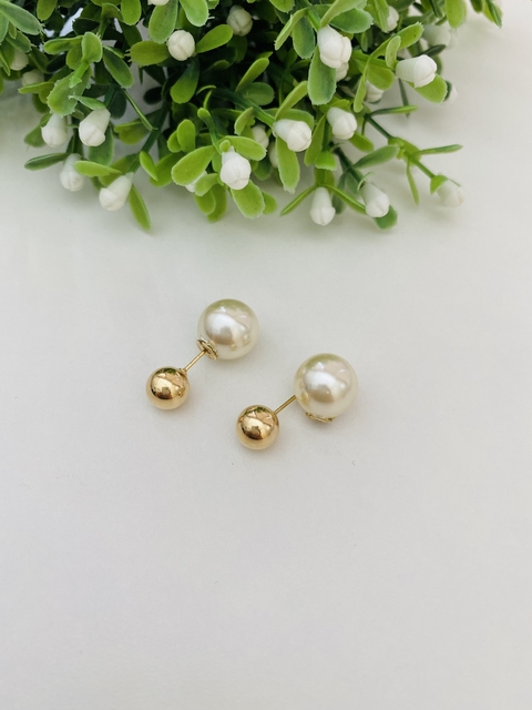 Brinco Bola 8mm com Tarraxa Pérola - Banhado a Ouro