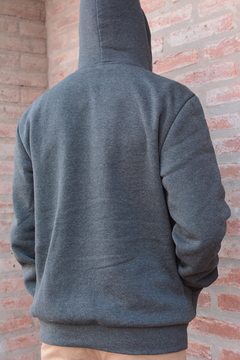 CAMPERA DE FRISA CLASSIC MELANGE OSCURO en internet