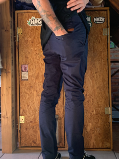 PANTALON CHINO AZUL DE GABARDINA