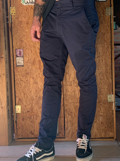 PANTALON CHINO AZUL DE GABARDINA - High Mood