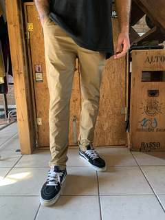 PANTALON CHINO BEIGE DE GABARDINA
