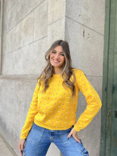 BUZO ENGOMADO FRISADO FLORCITA JEMA en internet