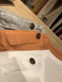 Remera con charretera TAROS - Indiana